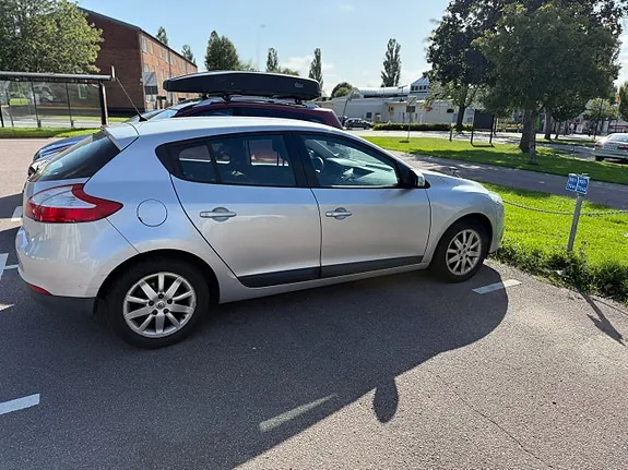 Renault Megane 2011 photo 2
