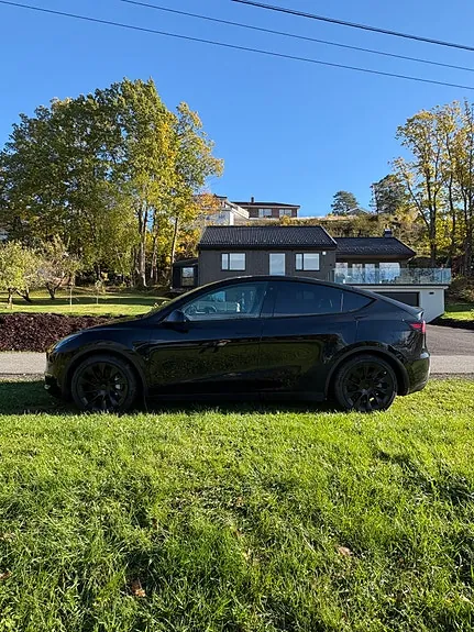 Tesla Model Y 2023 photo 3