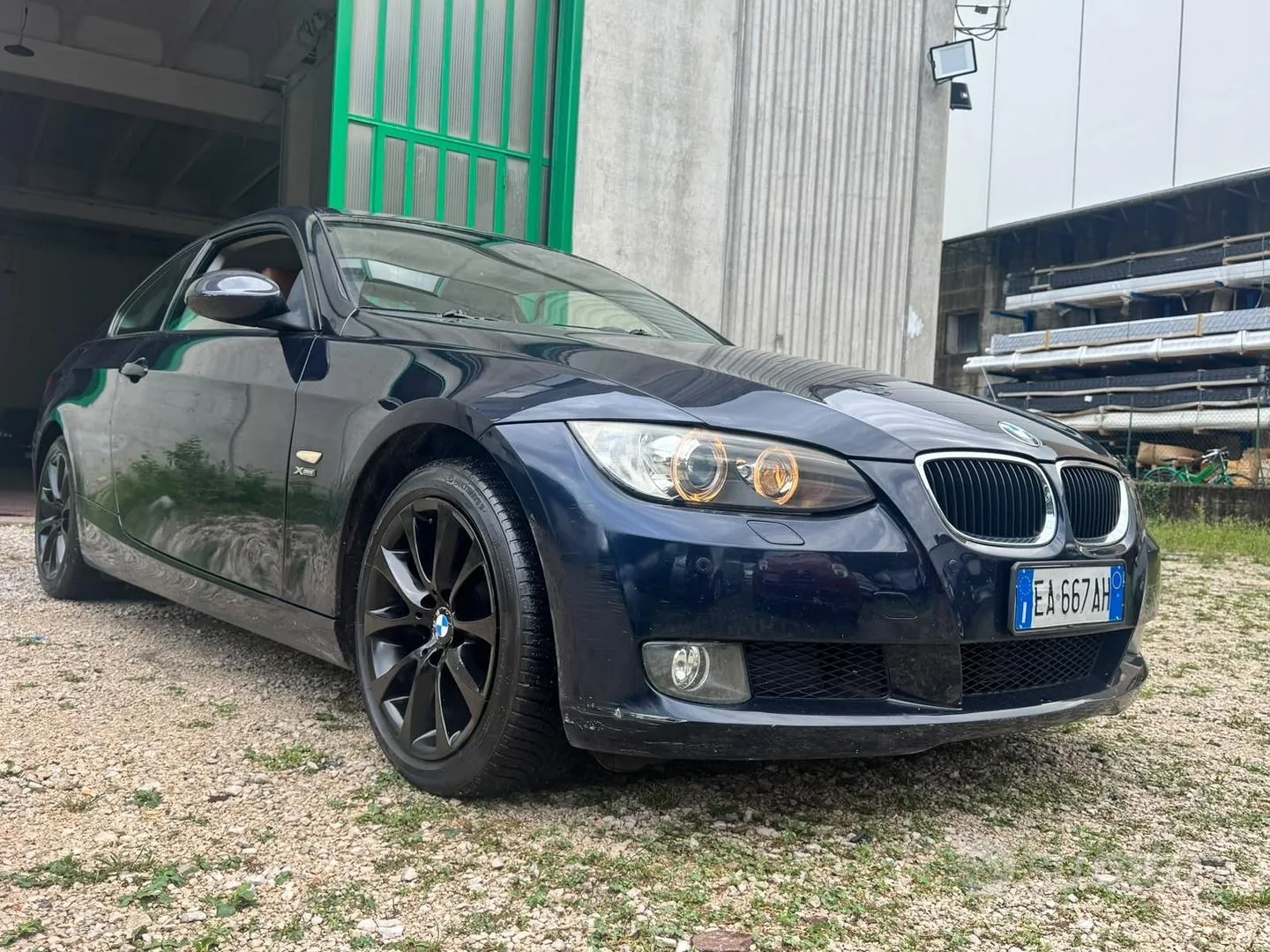 BMW 320D 2009 photo 2