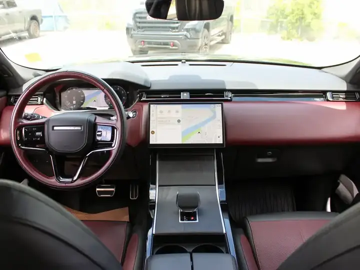 Land Rover Range Rover Velar 2024 photo 4