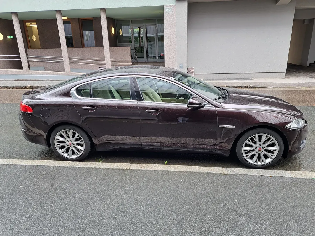 Jaguar Xf 2014 photo 3
