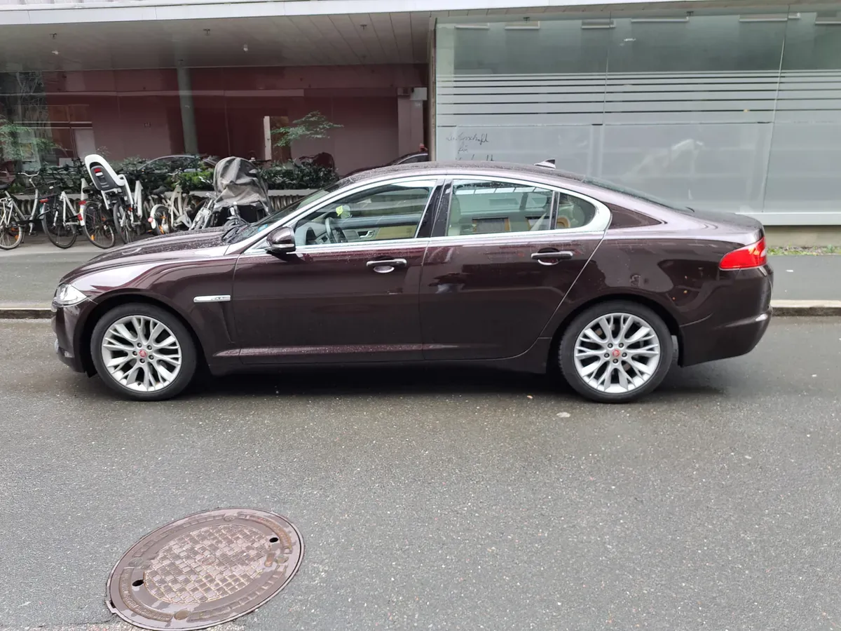 Jaguar Xf 2014 photo 2