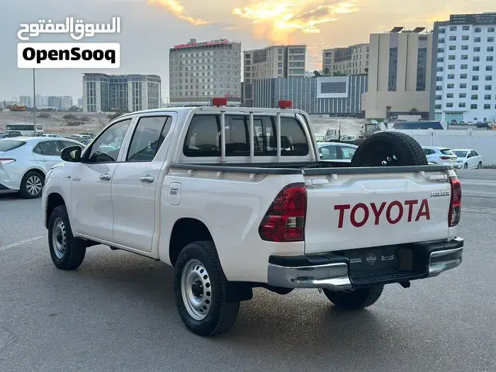 Toyota Hilux 2023 photo 3