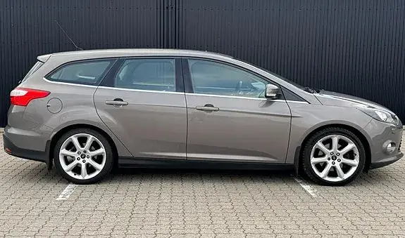 Ford Focus 2011 photo 3