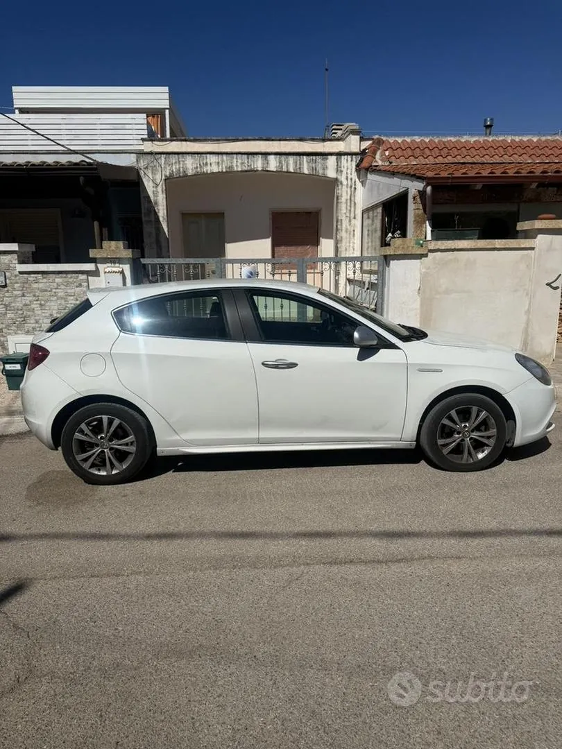 Alfa Romeo Giulietta 2010 photo 4