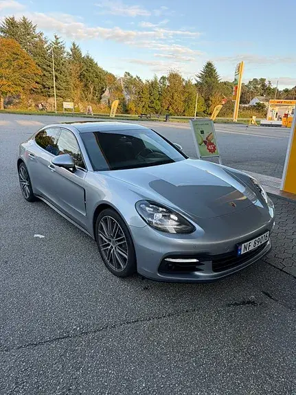 Porsche Panamera 4