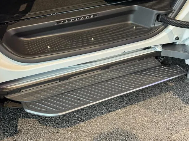 Toyota Alphard Hybrid 2026 photo 3