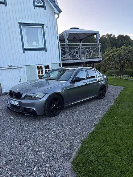 BMW 320D 2010 photo 2
