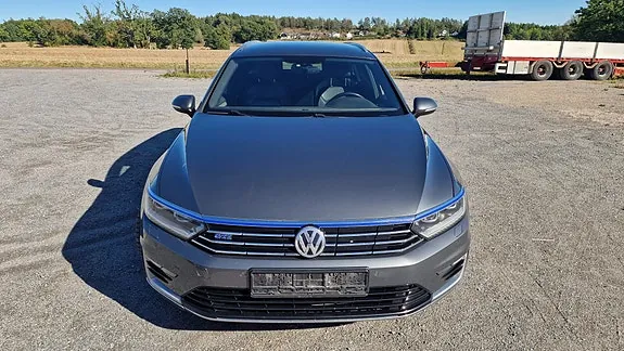 Volkswagen Passat 2016 photo 2