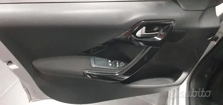 Peugeot 208 2017 photo 3