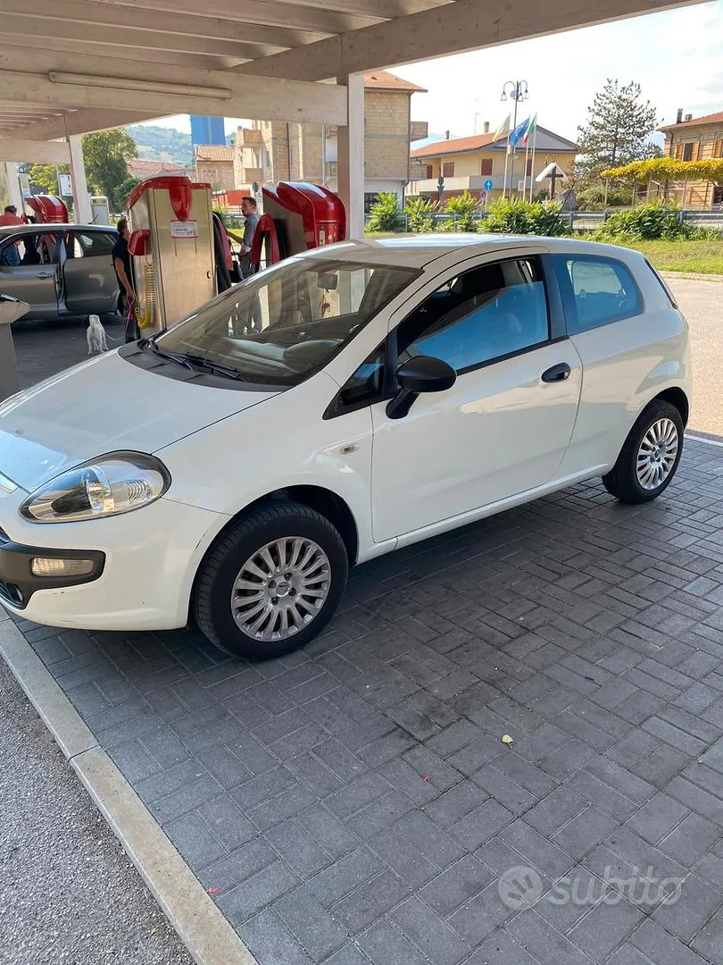 Fiat Punto 2010 photo 2