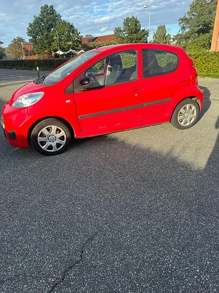 Peugeot 107 2010 photo 2