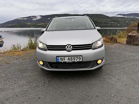 Volkswagen Touran 2011 photo 2