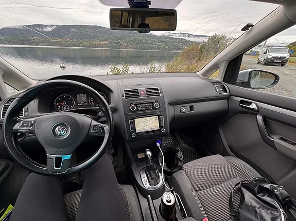 Volkswagen Touran 2011 photo 3