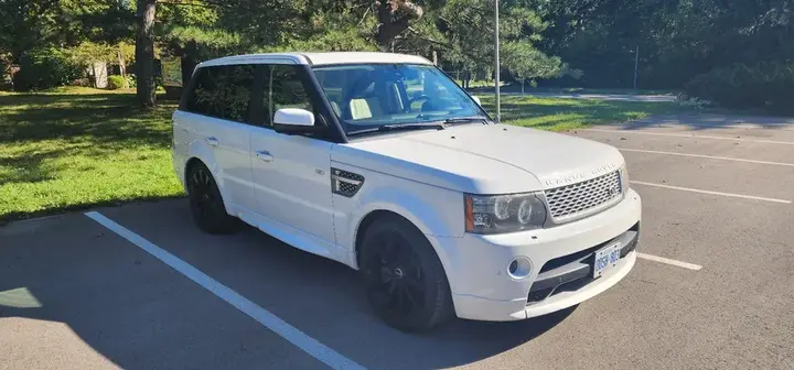 Land Rover Range Rover Sport 2011 photo 3