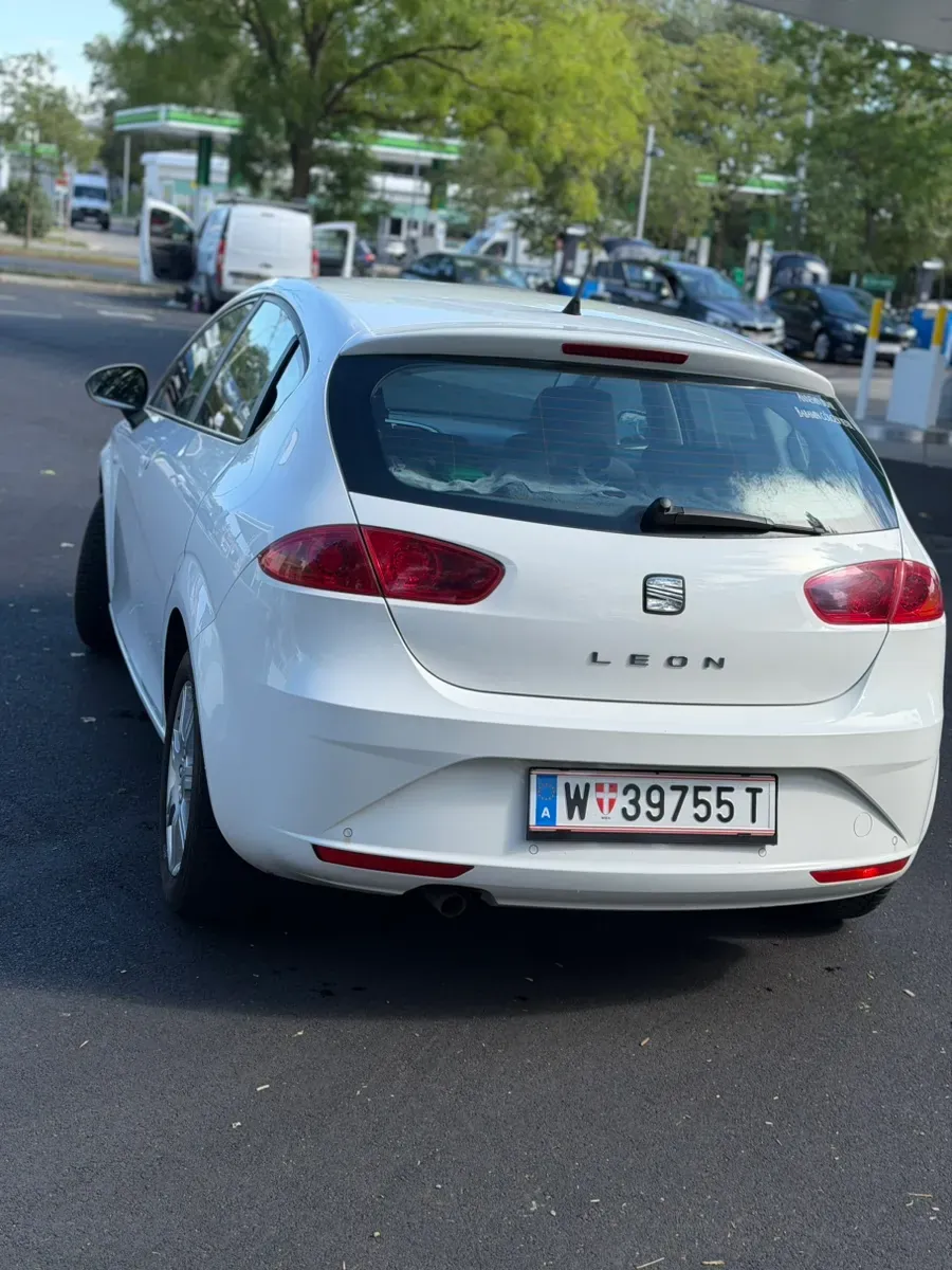 Seat Leon 2011 photo 3