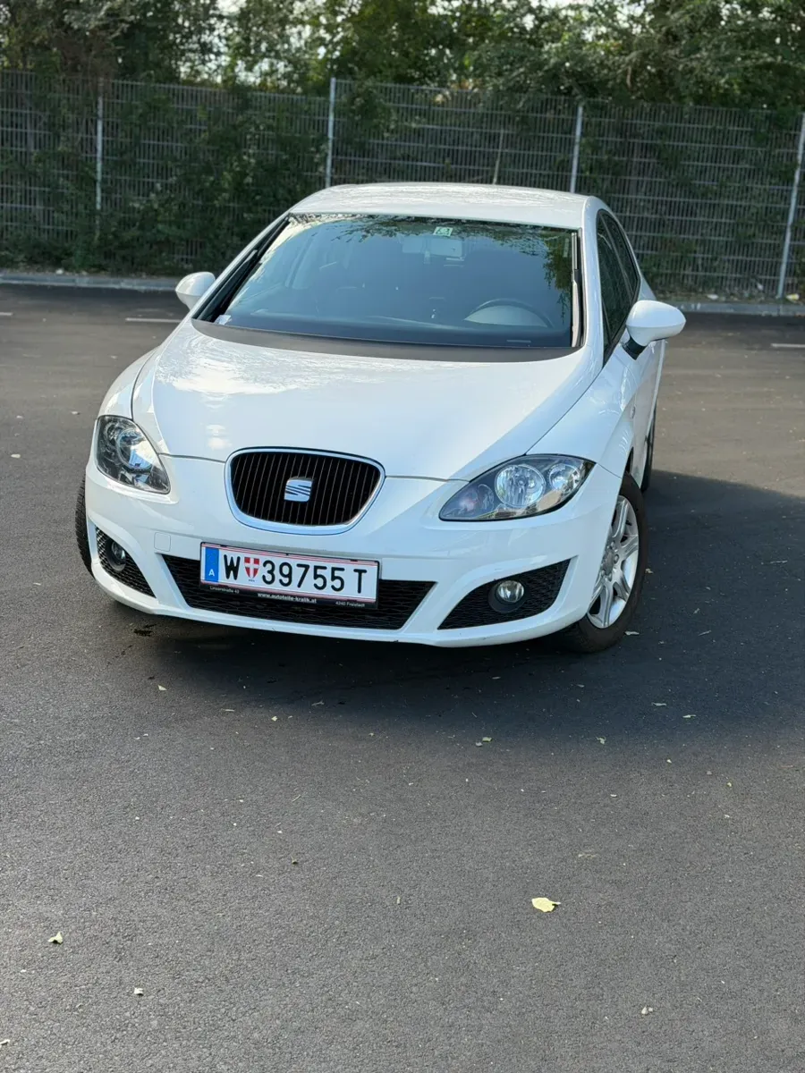 Seat Leon 2011 photo 2