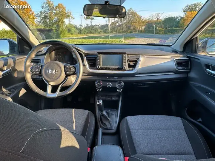 Kia Stonic 2018 photo 2