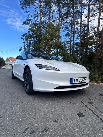Tesla Model 3 2025 photo 4
