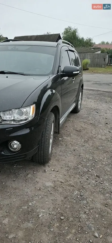Mitsubishi Outlander 2010 photo 2