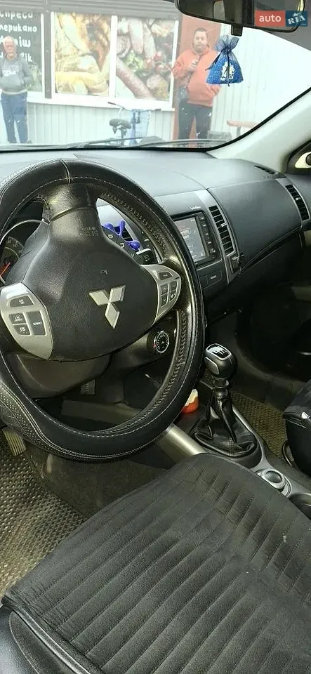 Mitsubishi Outlander 2010 photo 5