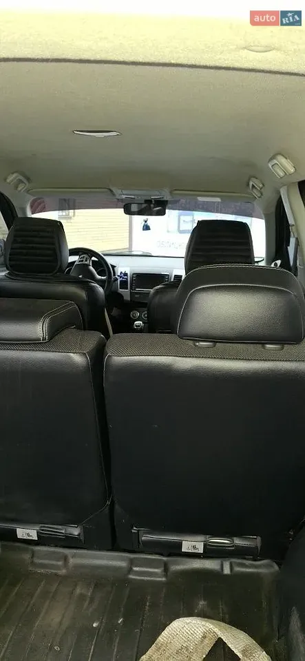 Mitsubishi Outlander 2010 photo 3