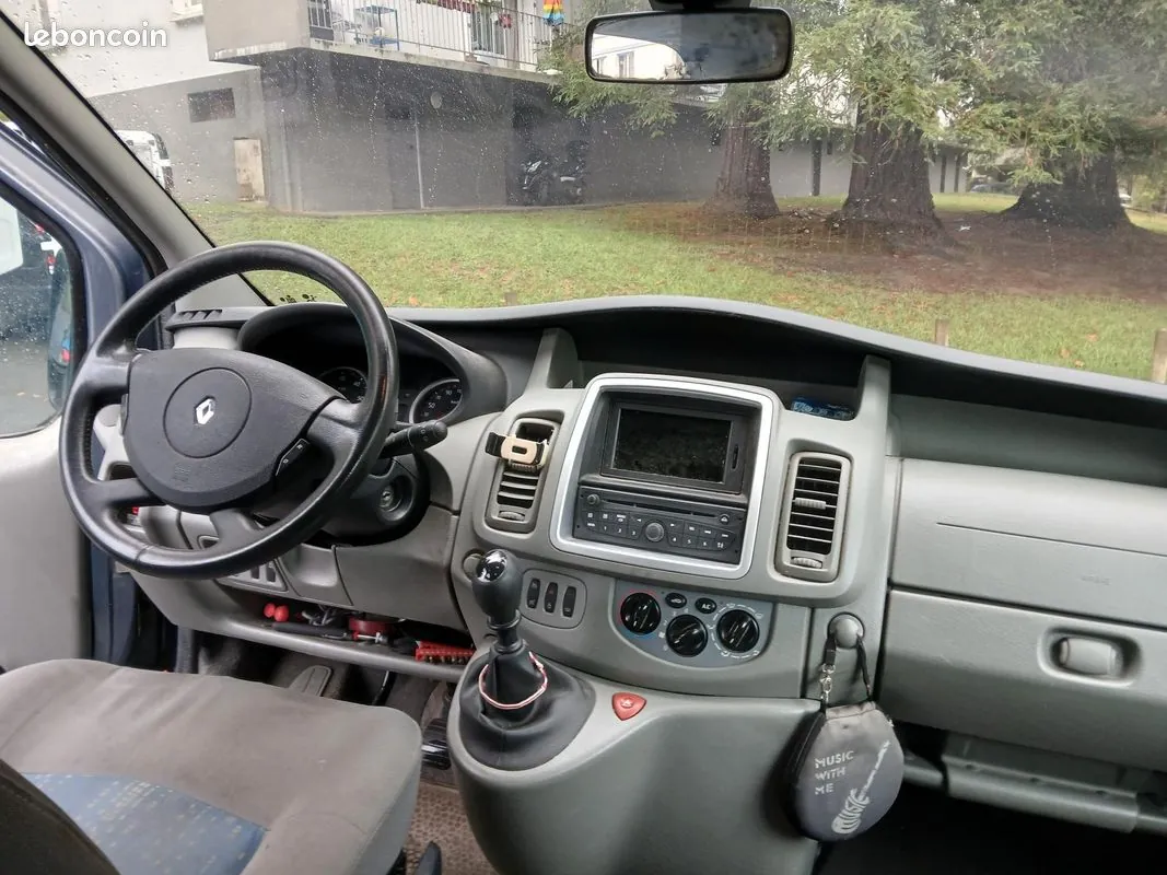 Renault Trafic 2012 photo 3