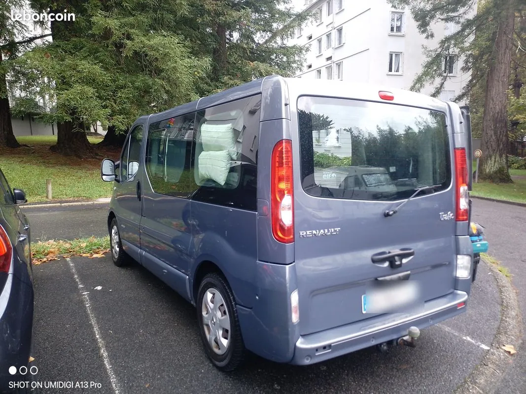 Renault Trafic 2012 photo 2