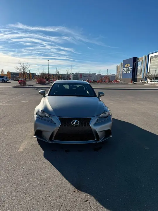 Lexus Is 300 2016 photo 2