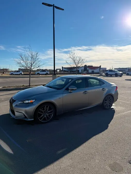Lexus Is 300 2016 photo 4