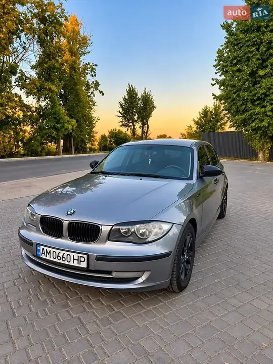 BMW 1 Series 2009 photo 2