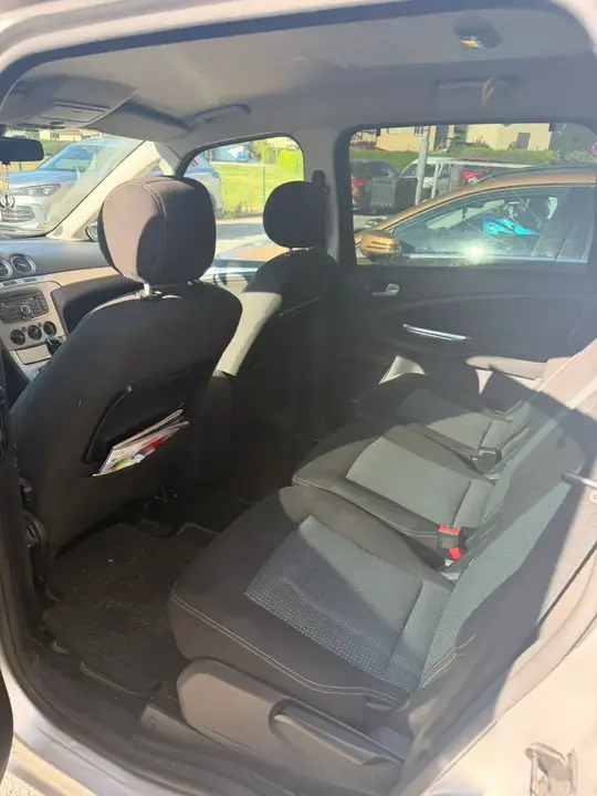Ford Galaxy 2011 photo 3