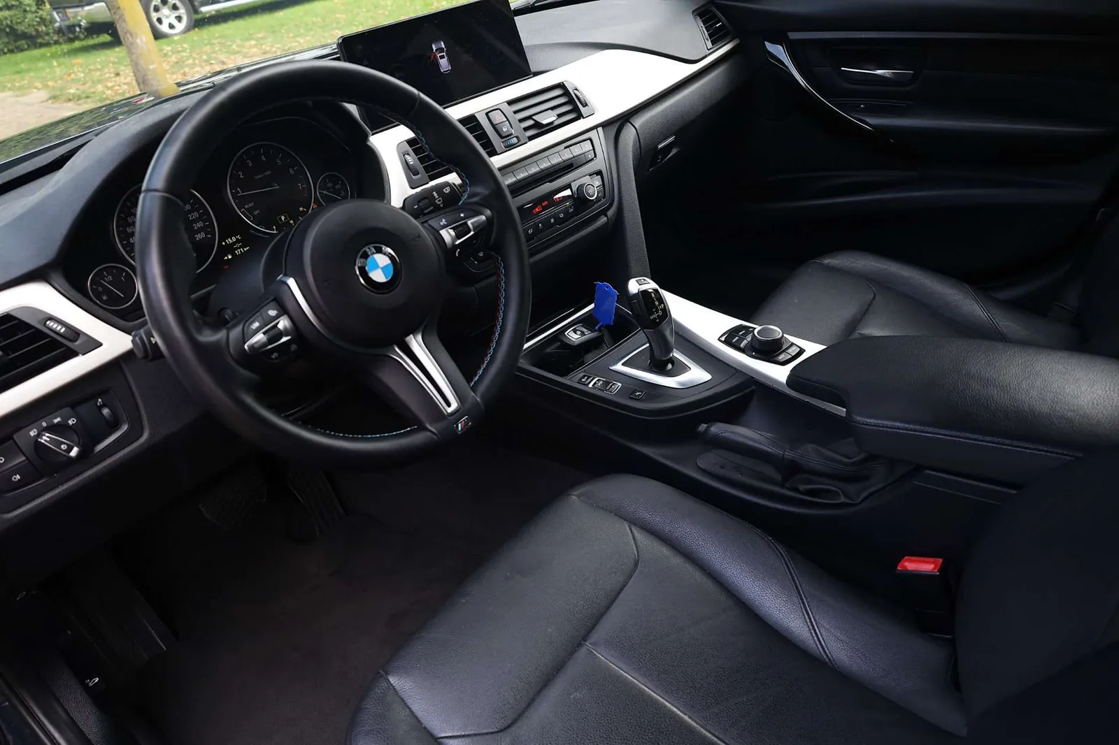 BMW 320I 2014 photo 2