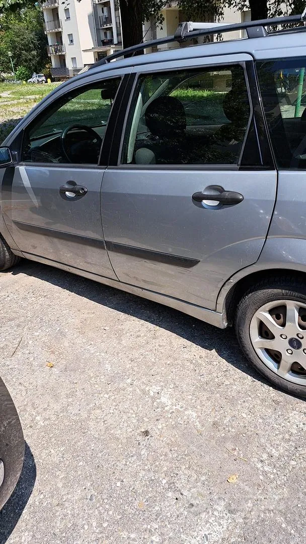 Ford Focus Station Wagon 2005 photo 2