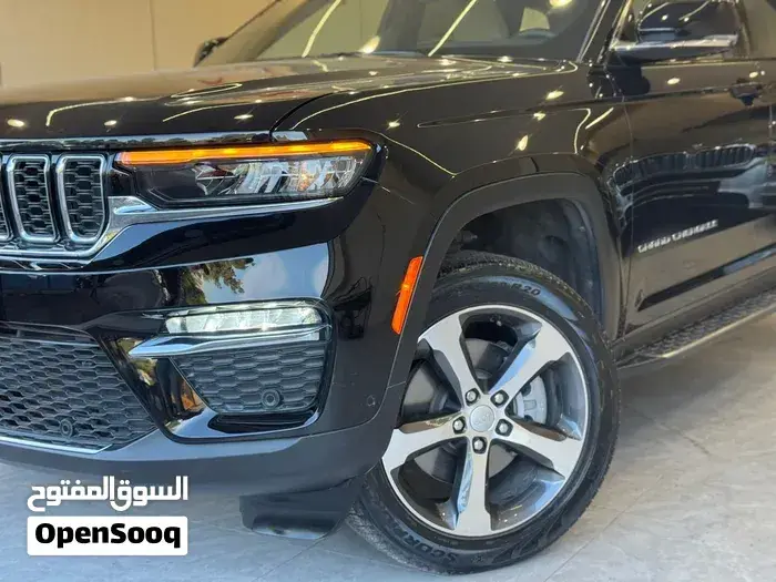 Jeep Grand Cherokee 2023 photo 2