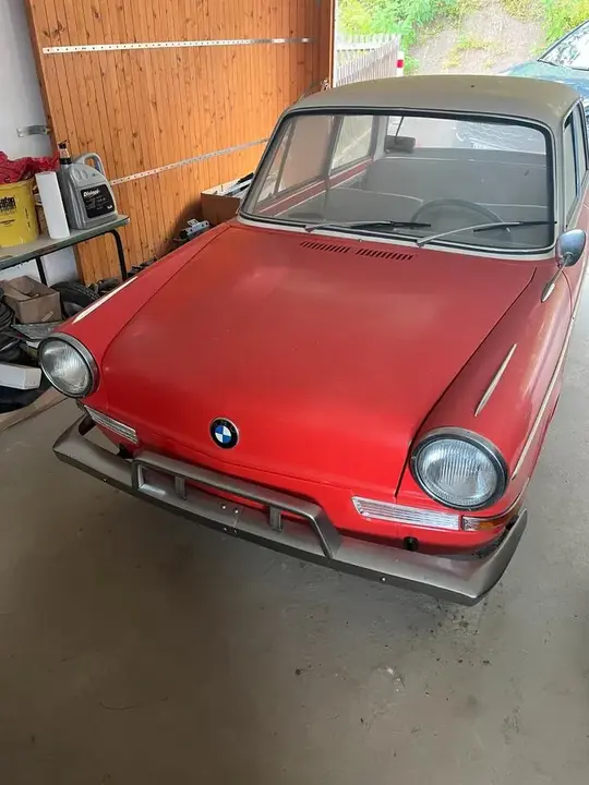 BMW 700