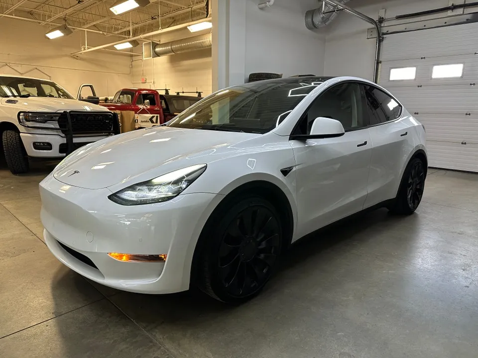 Tesla Model Y 2022 photo 2