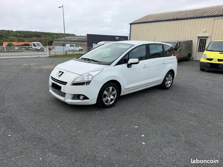 Peugeot 5008 2012 photo 2
