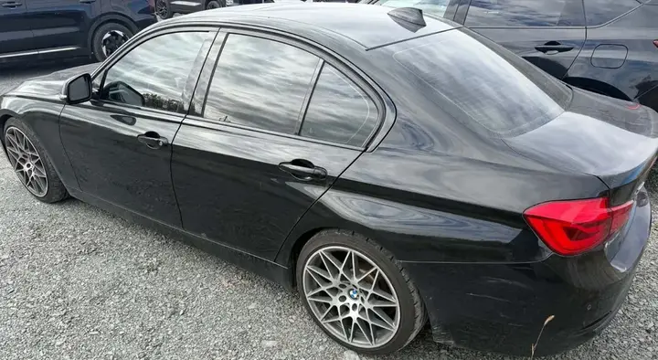 BMW 3 Series 2016 photo 3