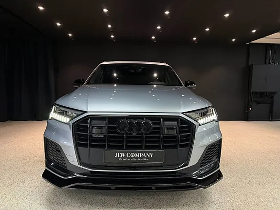 Audi Q7 2021 photo 2