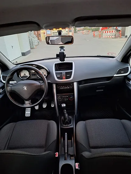 Peugeot 207 2011 photo 5