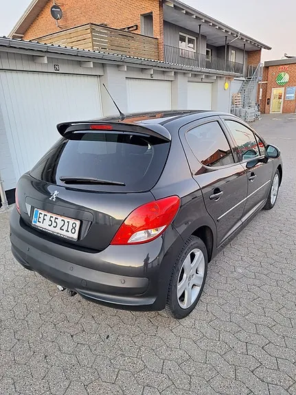 Peugeot 207 2011 photo 4