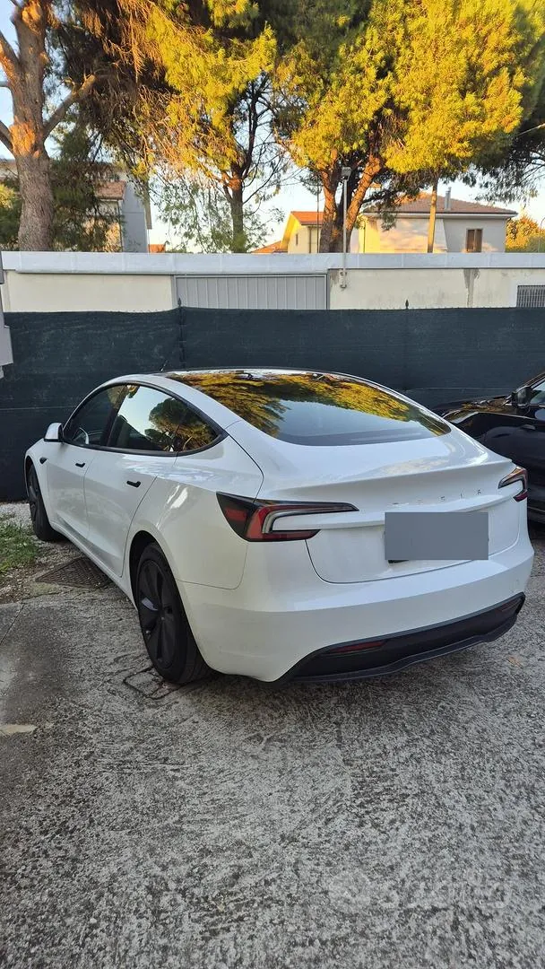 Tesla Model 3 2023 photo 5