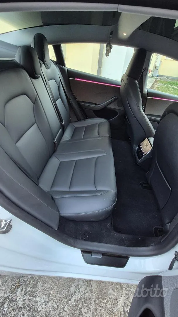 Tesla Model 3 2023 photo 2