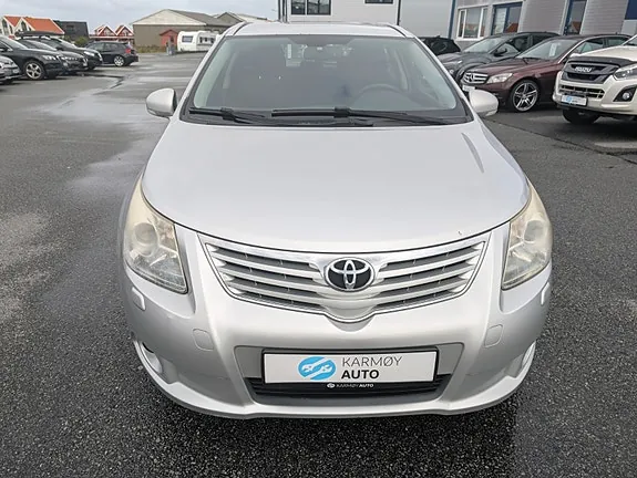 Toyota Avensis 2010 photo 2