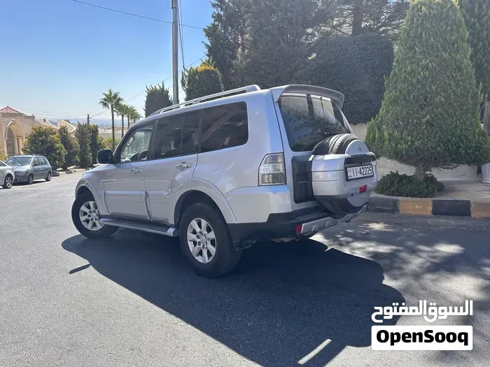 Mitsubishi Pajero 2009 photo 2