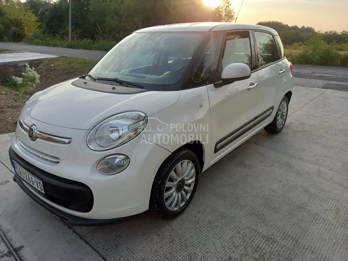 Fiat 500L 2012 photo 2