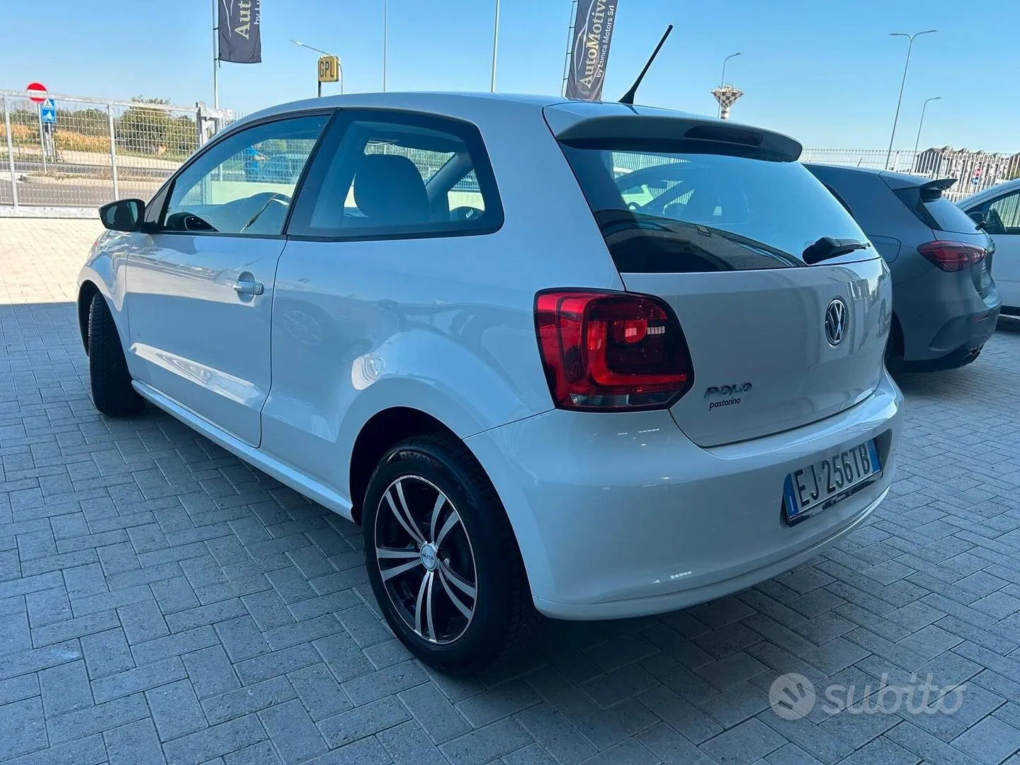 Volkswagen Polo 2011 photo 4