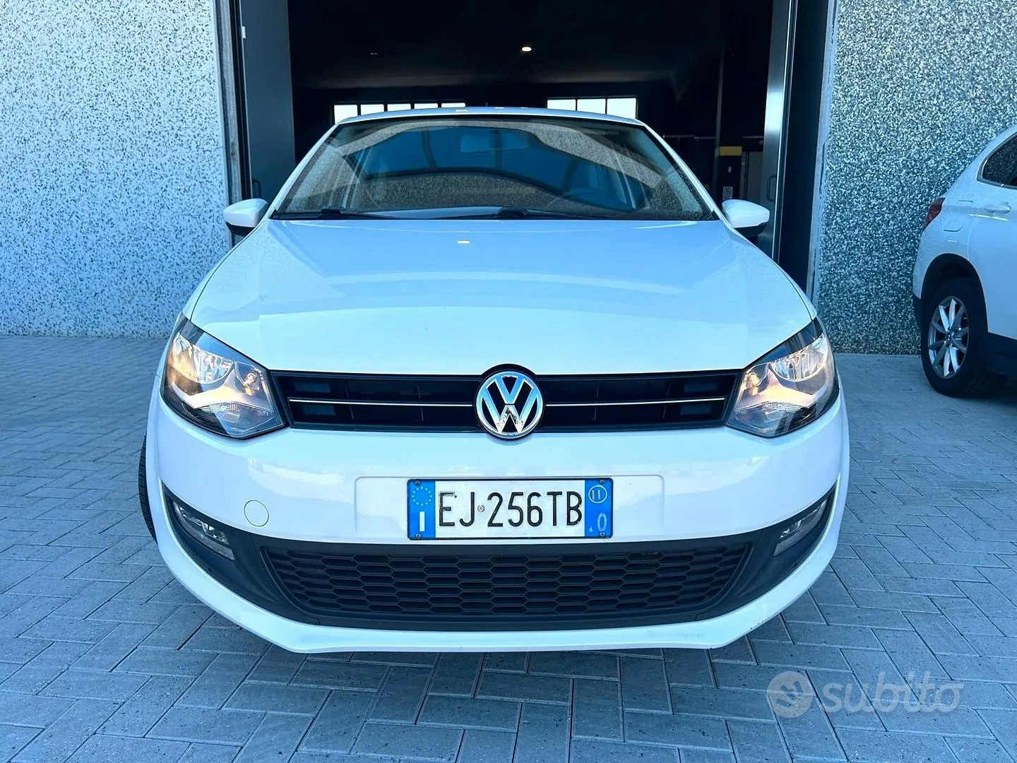 Volkswagen Polo 2011 photo 2