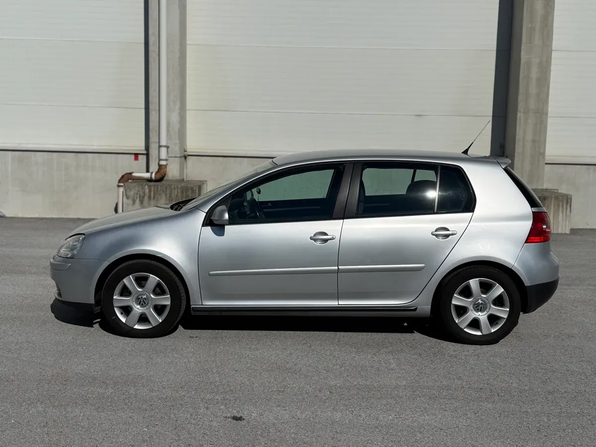 Volkswagen Golf 2009 photo 2